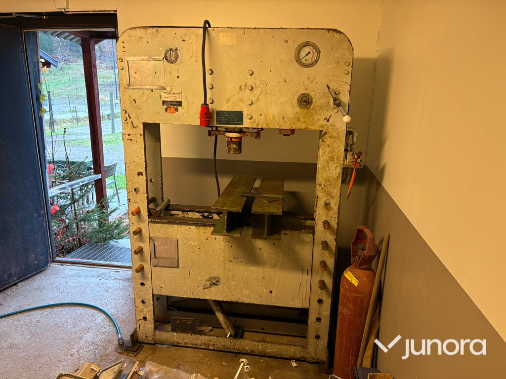 Hydraulpress - Hiab H100E, 100 ton - Kantpress: bild 1 Hydraulpress - Hiab H100E, 100 ton - Kantpress: bild 1