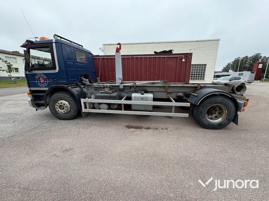 Lastbil - Scania, P82 M 4X2 50 - Lastväxlare lastbil: bild 2 Lastbil - Scania, P82 M 4X2 50 - Lastväxlare lastbil: bild 2