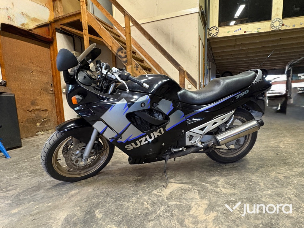 Motorcykel - SUZUKI GSX 750 F - Motorcykel: bild 2 Motorcykel - SUZUKI GSX 750 F - Motorcykel: bild 2