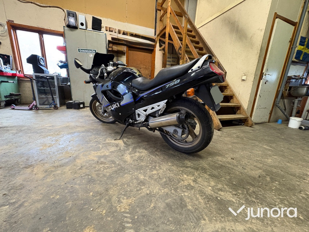 Motorcykel - Suzuki, GSX 750 F - Motorcykel: bild 3 Motorcykel - Suzuki, GSX 750 F - Motorcykel: bild 3