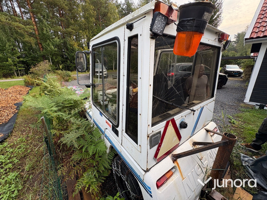 Plogbil - Bagagetruck - Bagagetraktor: bild 2 Plogbil - Bagagetruck - Bagagetraktor: bild 2