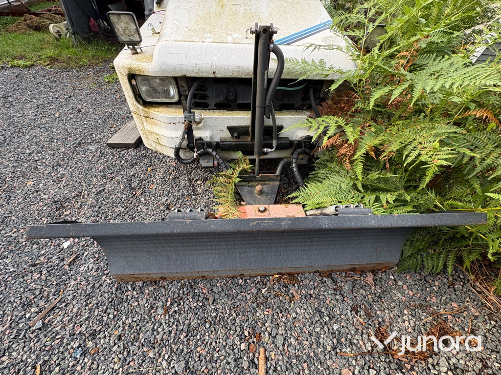 Plogbil - Bagagetruck - Bagagetraktor: bild 4 Plogbil - Bagagetruck - Bagagetraktor: bild 4