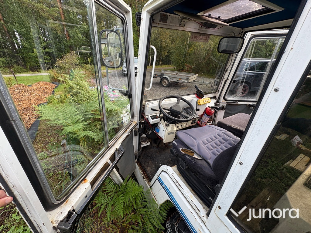 Plogbil - Bagagetruck - Bagagetraktor: bild 5 Plogbil - Bagagetruck - Bagagetraktor: bild 5