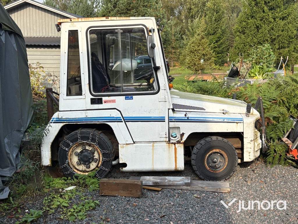 Plogbil - Bagagetruck - Bagagetraktor: bild 1 Plogbil - Bagagetruck - Bagagetraktor: bild 1