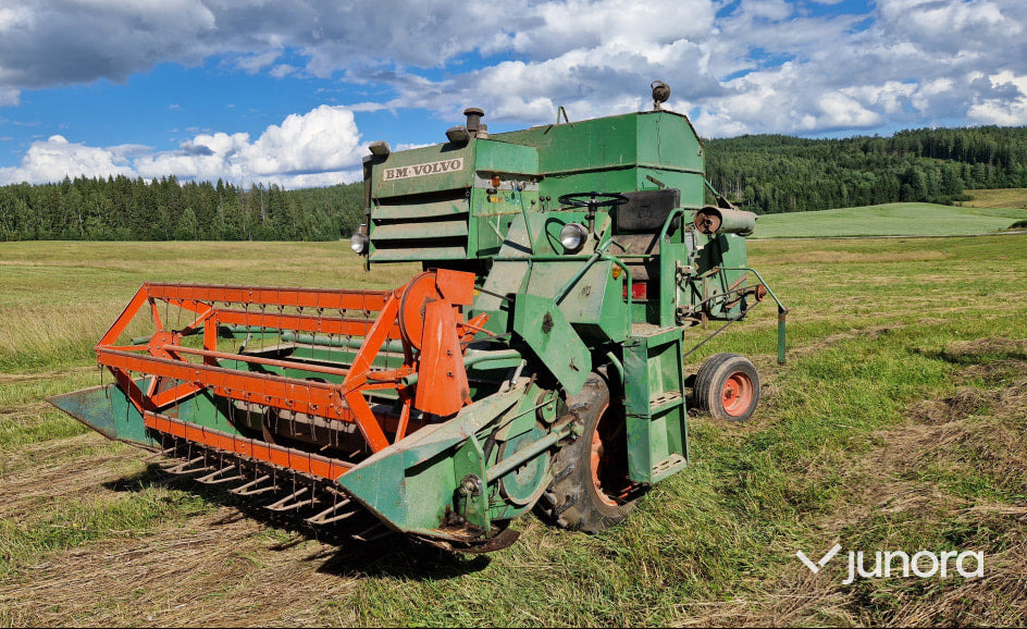 Skördetröska - Volvo BM, Aktiv 800 + Aktiv 800 som reservdel - Skördetröska: bild 1 Skördetröska - Volvo BM, Aktiv 800 + Aktiv 800 som reservdel - Skördetröska: bild 1