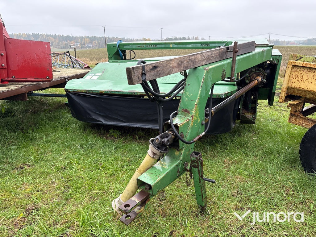 Slåtterkross - John Deere 1320 - Slåttermaskin: bild 1 Slåtterkross - John Deere 1320 - Slåttermaskin: bild 1