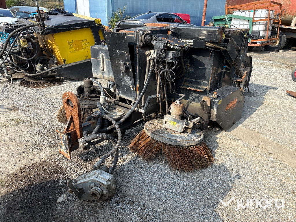 Sopmaskin Bogserad - Fjärås, FS 700 - Sopmaskin: bild 1 Sopmaskin Bogserad - Fjärås, FS 700 - Sopmaskin: bild 1