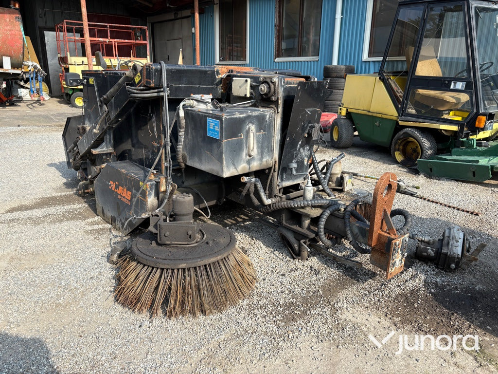 Sopmaskin Bogserad - Fjärås, FS 700 - Sopmaskin: bild 3 Sopmaskin Bogserad - Fjärås, FS 700 - Sopmaskin: bild 3