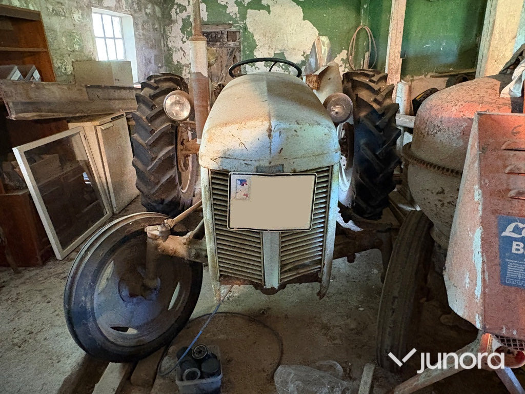 Traktor - Massey Ferguson, Grålle - Traktor: bild 1 Traktor - Massey Ferguson, Grålle - Traktor: bild 1