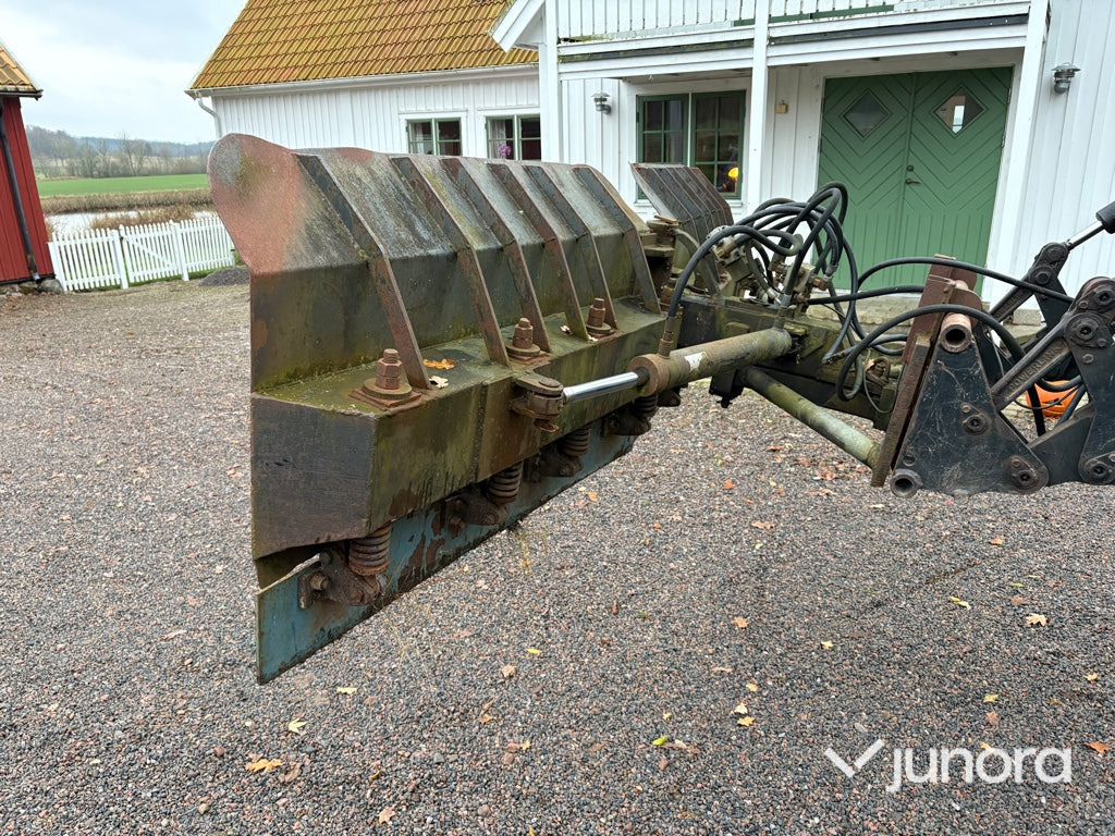 Vikplog - Trimafäste - Snöplog: bild 2 Vikplog - Trimafäste - Snöplog: bild 2