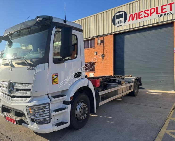 Mercedes Antos 1843 - Lastväxlare lastbil: bild 1 Mercedes Antos 1843 - Lastväxlare lastbil: bild 1