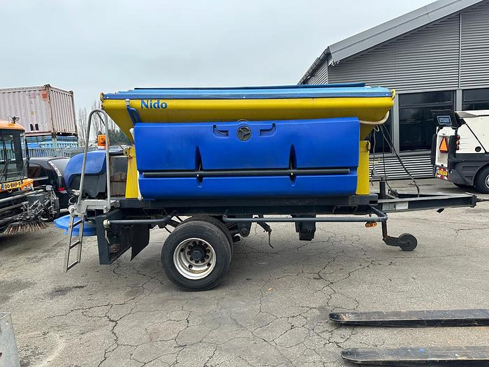 Nido Stratos B35K-30 ACLN-490 - Sand-/ Saltspridare: bild 1 Nido Stratos B35K-30 ACLN-490 - Sand-/ Saltspridare: bild 1