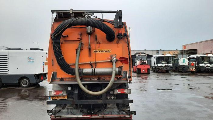 VOLVO M9 4x2R + Johnston Beam VX800 Road Cleaner - Sopmaskin: bild 3 VOLVO M9 4x2R + Johnston Beam VX800 Road Cleaner - Sopmaskin: bild 3