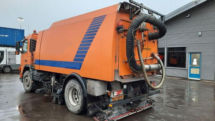 VOLVO M9 4x2R + Johnston Beam VX800 Road Cleaner - Sopmaskin: bild 4 VOLVO M9 4x2R + Johnston Beam VX800 Road Cleaner - Sopmaskin: bild 4
