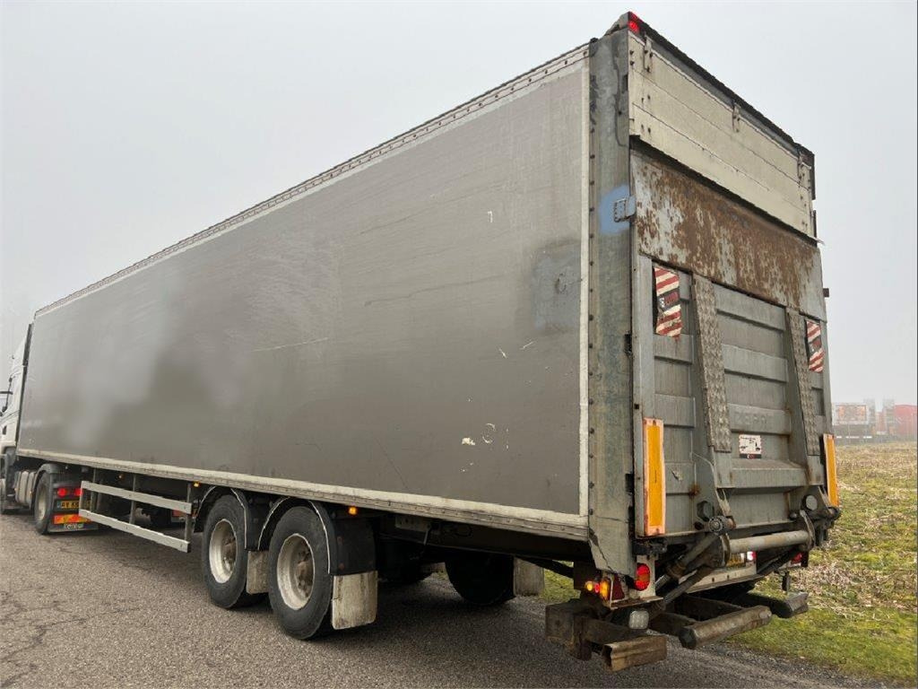 Fruehauf 13,6 mtr box - lodretstående lift - Skåp semitrailer: bild 4 Fruehauf 13,6 mtr box - lodretstående lift - Skåp semitrailer: bild 4