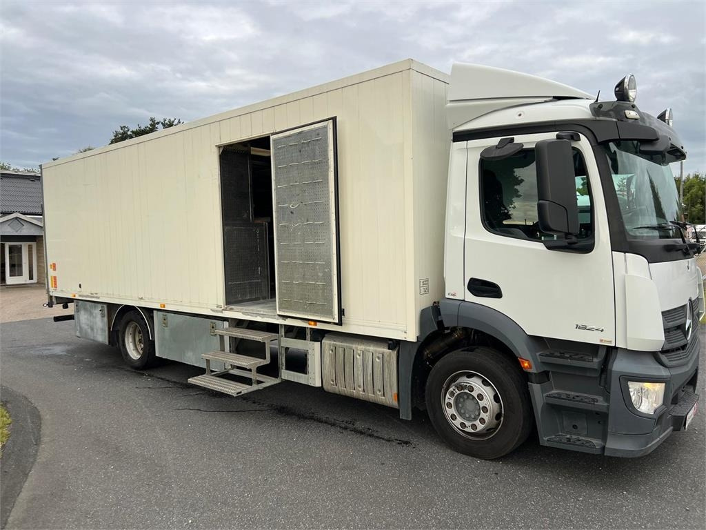 Mercedes-Benz Antos 1824 LnR - Lastbil med skåp: bild 1 Mercedes-Benz Antos 1824 LnR - Lastbil med skåp: bild 1