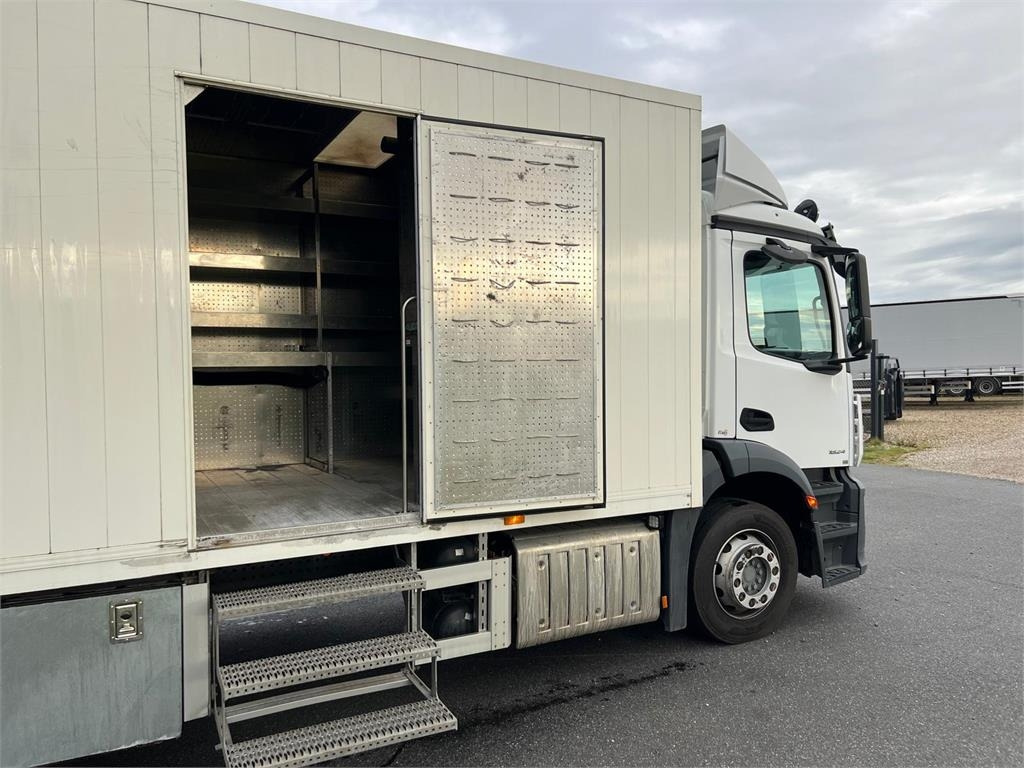 Mercedes-Benz Antos 1824 LnR - Lastbil med skåp: bild 4 Mercedes-Benz Antos 1824 LnR - Lastbil med skåp: bild 4