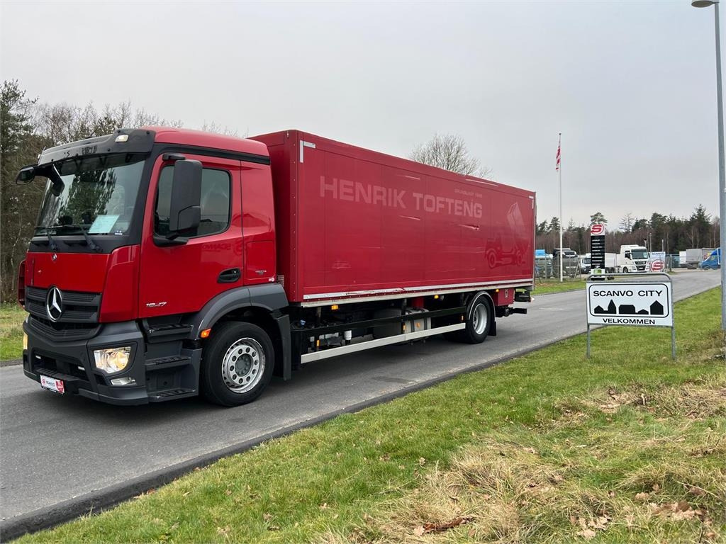 Mercedes-Benz Antos 1827 LnR  - Lastbil med skåp: bild 1 Mercedes-Benz Antos 1827 LnR  - Lastbil med skåp: bild 1