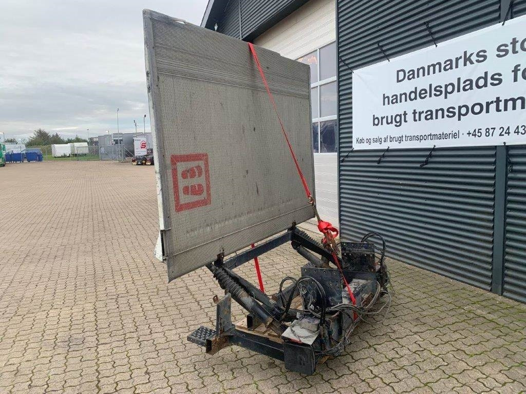 Palfinger 1000kg lodretstående - Bakgavellyft: bild 2 Palfinger 1000kg lodretstående - Bakgavellyft: bild 2