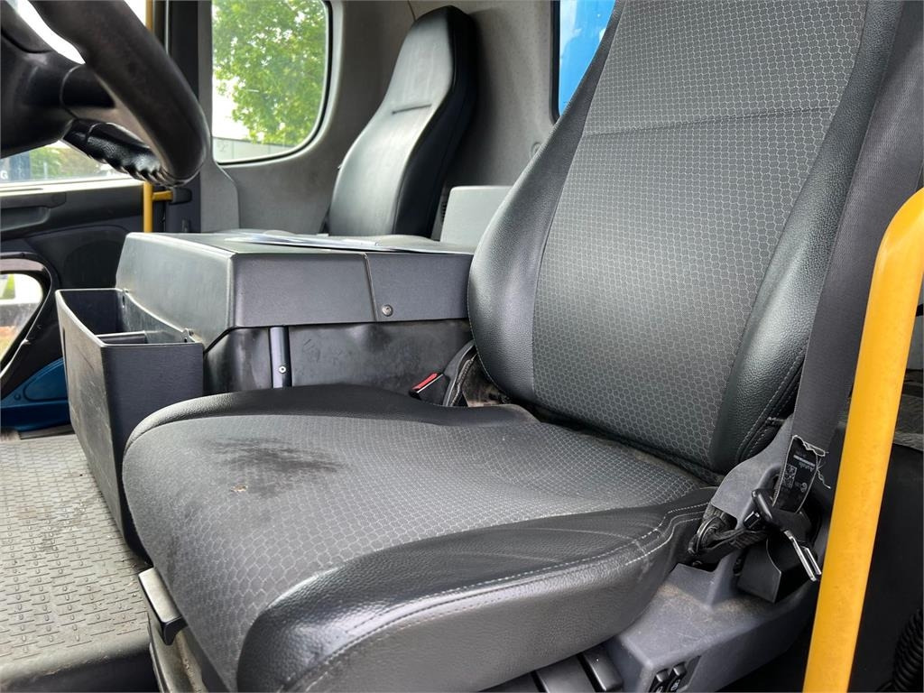 Lastbil med skåp Scania P320 DB 4x2 MLB - low entry: bild 7