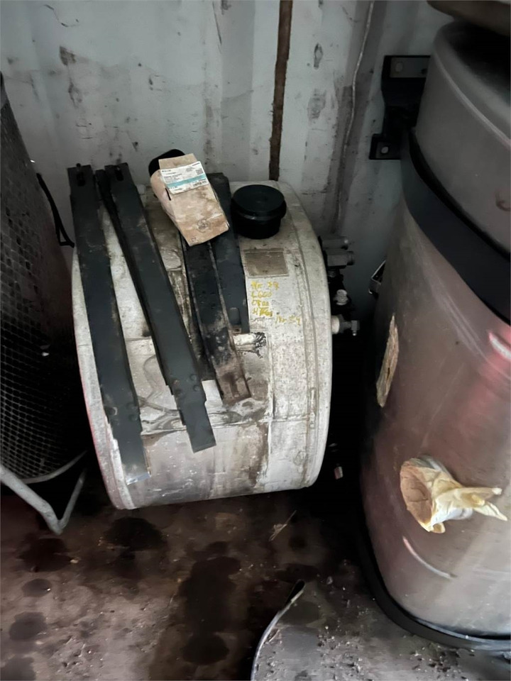 Volvo Hydarlik tank 210 L med bæringer - Hydrauliktank för Lastbil: bild 1 Volvo Hydarlik tank 210 L med bæringer - Hydrauliktank för Lastbil: bild 1