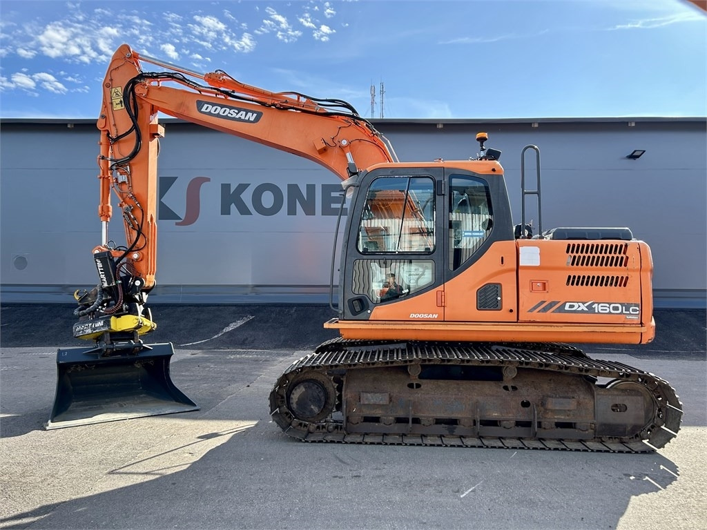 Doosan MYYTY!!SOLD!! DX160LC-3 KALLISTAJA+PYÖRITTÄJÄ  - Bandgrävare: bild 1 Doosan MYYTY!!SOLD!! DX160LC-3 KALLISTAJA+PYÖRITTÄJÄ  - Bandgrävare: bild 1