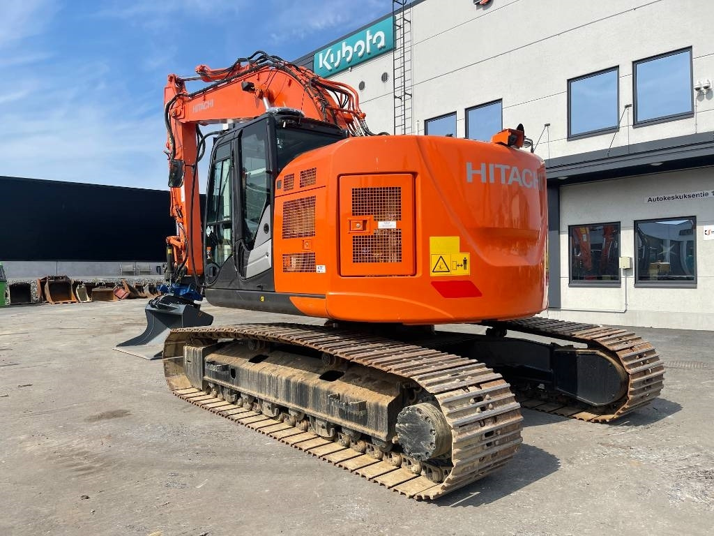 Hitachi ZX225USLC-6 PYÖRITTÄJÄLLÄ  - Bandgrävare: bild 2 Hitachi ZX225USLC-6 PYÖRITTÄJÄLLÄ  - Bandgrävare: bild 2