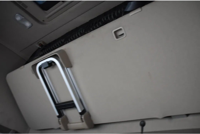 Scania R490 TL 6x2/4 - RETARDER - ACC - DIFF. LOCK - 2 x FUEL TANKS - 2 BEDS - EXCELLENT CONDITION - - Dragbil: bild 5 Scania R490 TL 6x2/4 - RETARDER - ACC - DIFF. LOCK - 2 x FUEL TANKS - 2 BEDS - EXCELLENT CONDITION - - Dragbil: bild 5