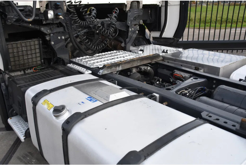 Dragbil Scania S410 NGS 4x2EB MEGA 95 cm or 103 cm driving height - RETARDER - 817 TKM - FULL AIR - PARK. AIRCO - LEATHER SEATS - 2 x FUEL TANK: bild 7