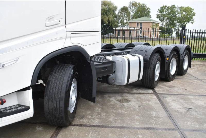 Volvo FH 500 Globe 8x2/4 - 147 TKM - PARK. AIRCO - 10 TONS FRONT AXLE - LEATHER SEATS - PTO - LED LIGHTS - TOP CONDITION - - Chassi lastbil: bild 4 Volvo FH 500 Globe 8x2/4 - 147 TKM - PARK. AIRCO - 10 TONS FRONT AXLE - LEATHER SEATS - PTO - LED LIGHTS - TOP CONDITION - - Chassi lastbil: bild 4