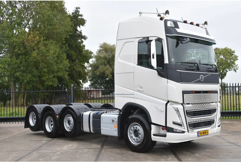 Volvo FH 500 Globe 8x2/4 - 147 TKM - PARK. AIRCO - 10 TONS FRONT AXLE - LEATHER SEATS - PTO - LED LIGHTS - TOP CONDITION - - Chassi lastbil: bild 1 Volvo FH 500 Globe 8x2/4 - 147 TKM - PARK. AIRCO - 10 TONS FRONT AXLE - LEATHER SEATS - PTO - LED LIGHTS - TOP CONDITION - - Chassi lastbil: bild 1