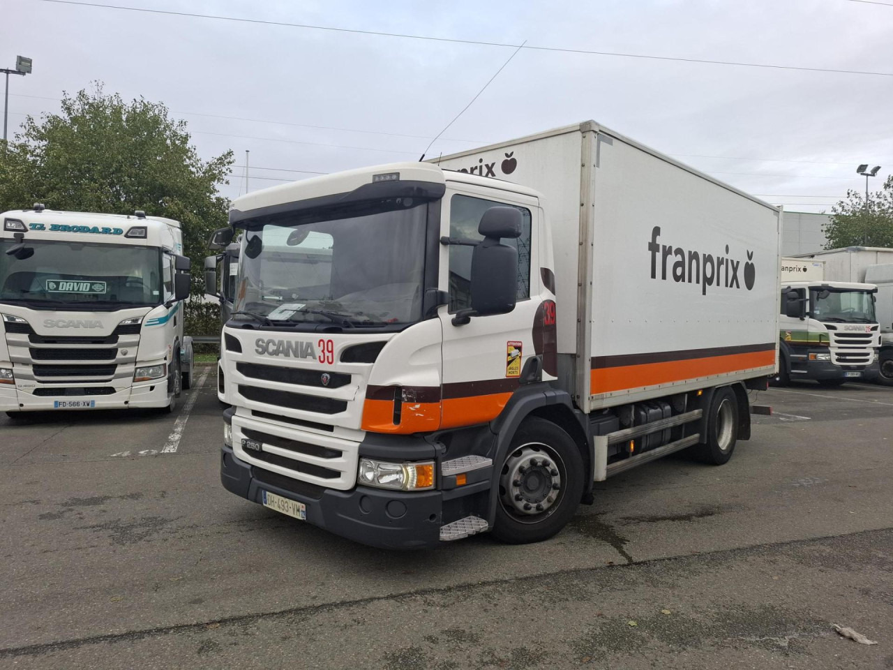 SCANIA SCANIA P250 Fourgon Hayon - Chassi lastbil: bild 1 SCANIA SCANIA P250 Fourgon Hayon - Chassi lastbil: bild 1