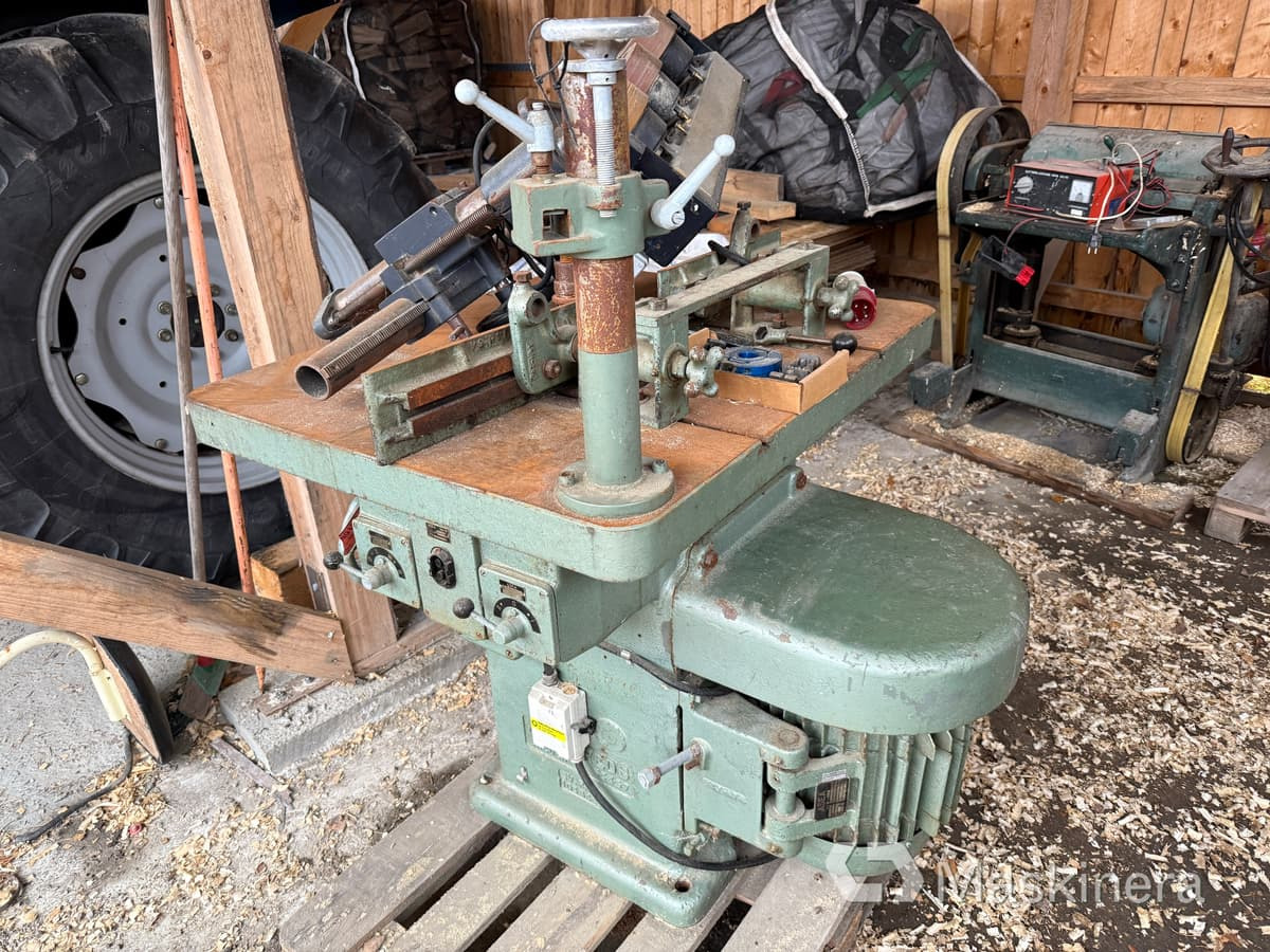 Bordsfräs med matarverk Jonsereds - Entreprenadutrustning: bild 1 Bordsfräs med matarverk Jonsereds - Entreprenadutrustning: bild 1