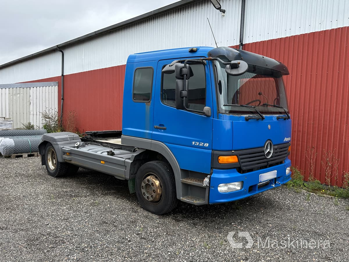 Lastbil Mercedes-Benz Atego 1328 LS 4X - Dragbil: bild 1 Lastbil Mercedes-Benz Atego 1328 LS 4X - Dragbil: bild 1
