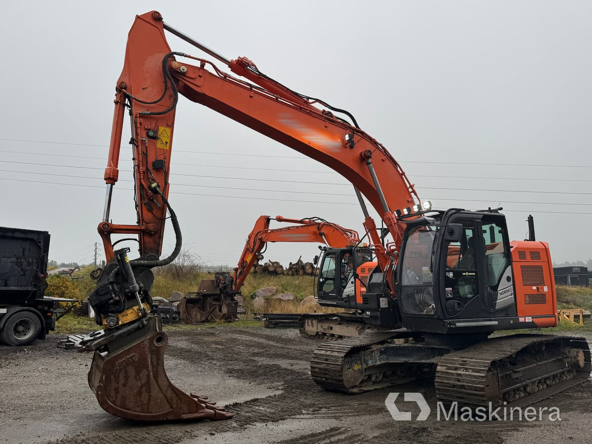 Grävmaskin Hitachi ZX225USLC-6 - Bandgrävare: bild 1 Grävmaskin Hitachi ZX225USLC-6 - Bandgrävare: bild 1