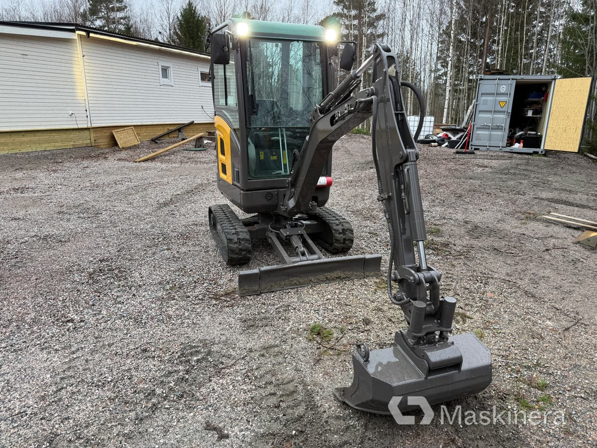 Grävmaskin Volvo EC18C med redskap - Bandgrävare: bild 2 Grävmaskin Volvo EC18C med redskap - Bandgrävare: bild 2