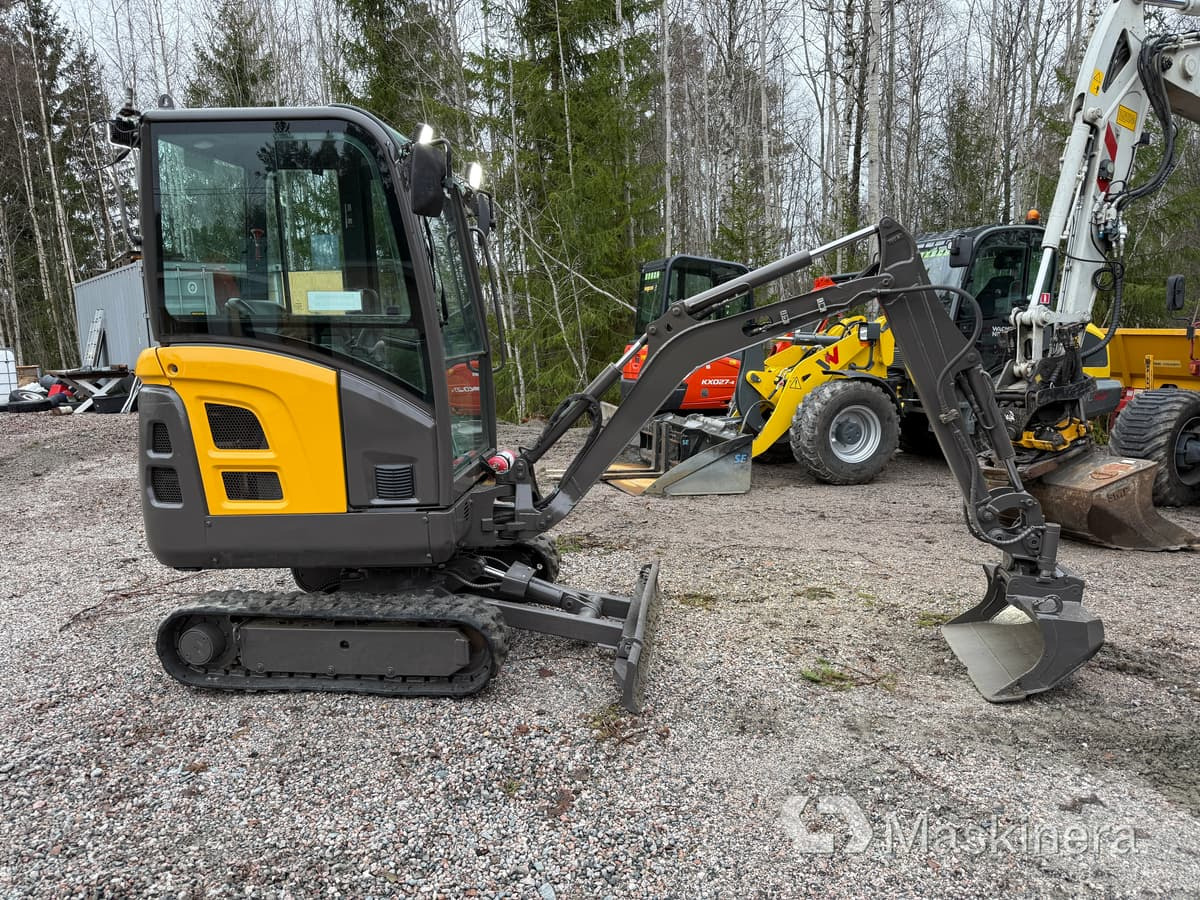 Grävmaskin Volvo EC18C med redskap - Bandgrävare: bild 4 Grävmaskin Volvo EC18C med redskap - Bandgrävare: bild 4
