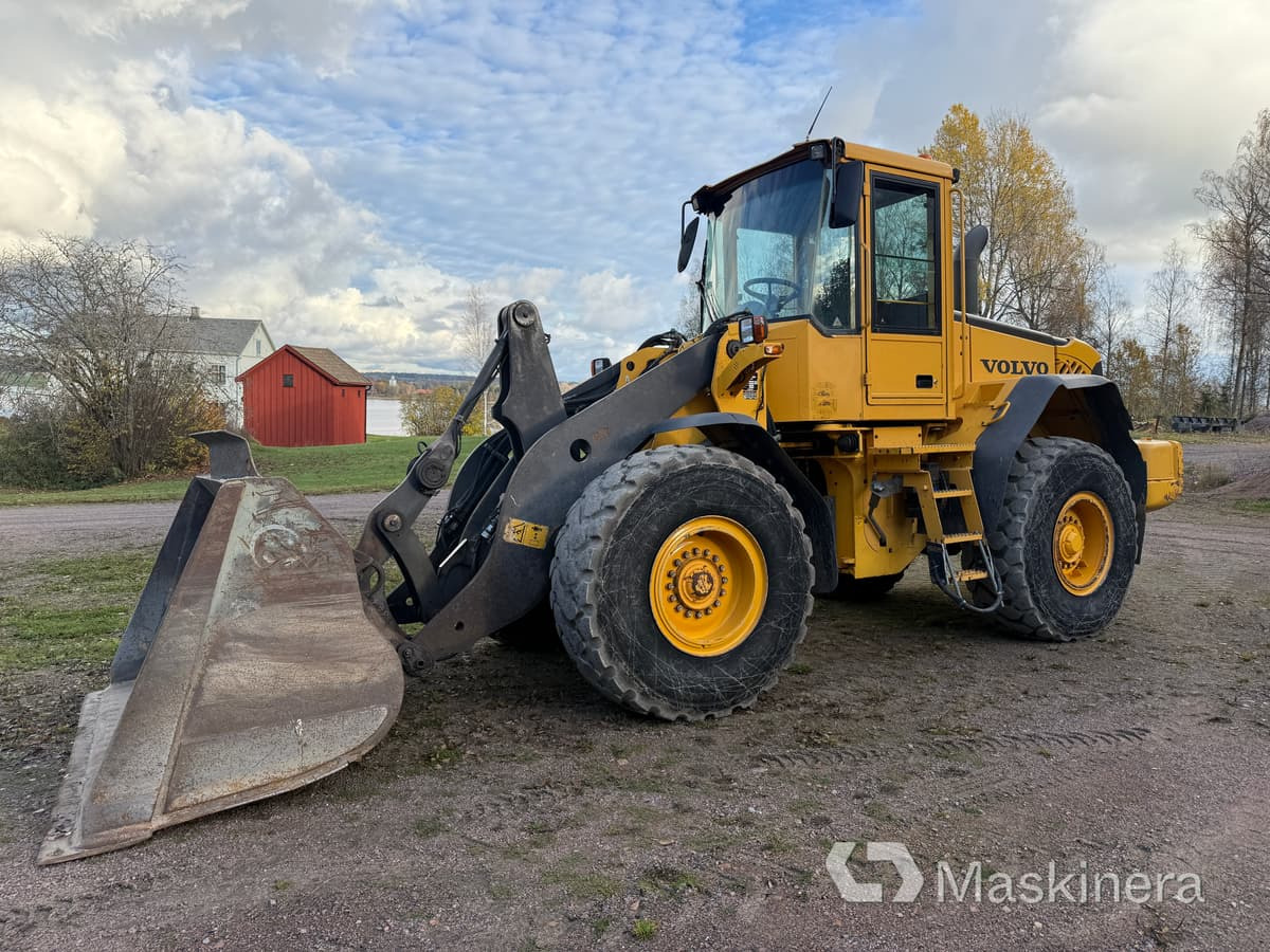 Hjullastare Volvo L90E med tillbehör - Hjullastare: bild 1 Hjullastare Volvo L90E med tillbehör - Hjullastare: bild 1