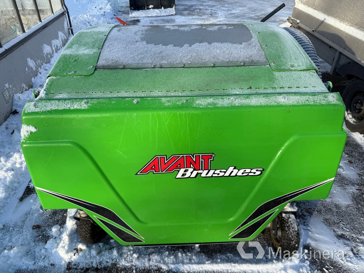 Lövsug 1300mm Avantfäste - Trädgårdsmaskin: bild 2 Lövsug 1300mm Avantfäste - Trädgårdsmaskin: bild 2