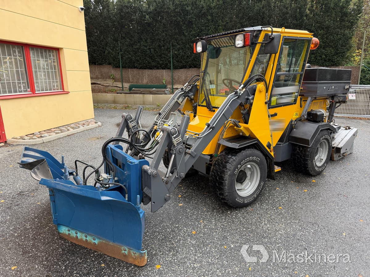 Redskapsbärare Wille 345 med snöutrustning - Plogbil: bild 1 Redskapsbärare Wille 345 med snöutrustning - Plogbil: bild 1