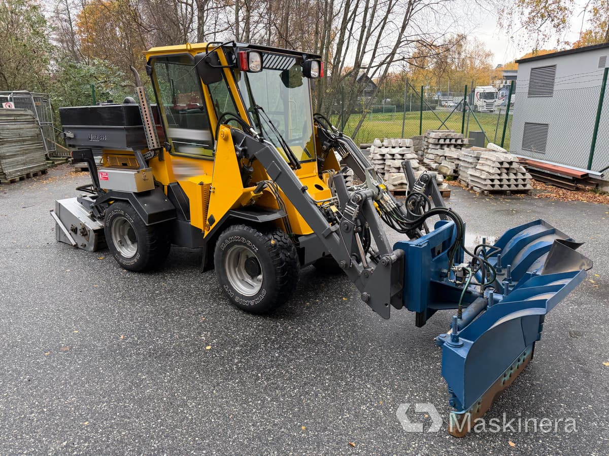 Redskapsbärare Wille 345 med snöutrustning - Plogbil: bild 3 Redskapsbärare Wille 345 med snöutrustning - Plogbil: bild 3