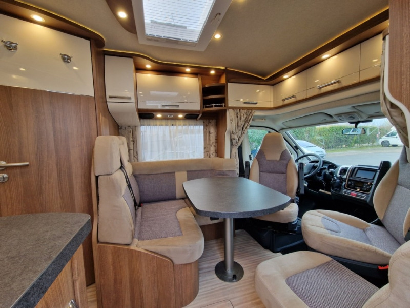 Carthago C-Tourer T 143 LE - Halvintegrerad husbil: bild 4 Carthago C-Tourer T 143 LE - Halvintegrerad husbil: bild 4