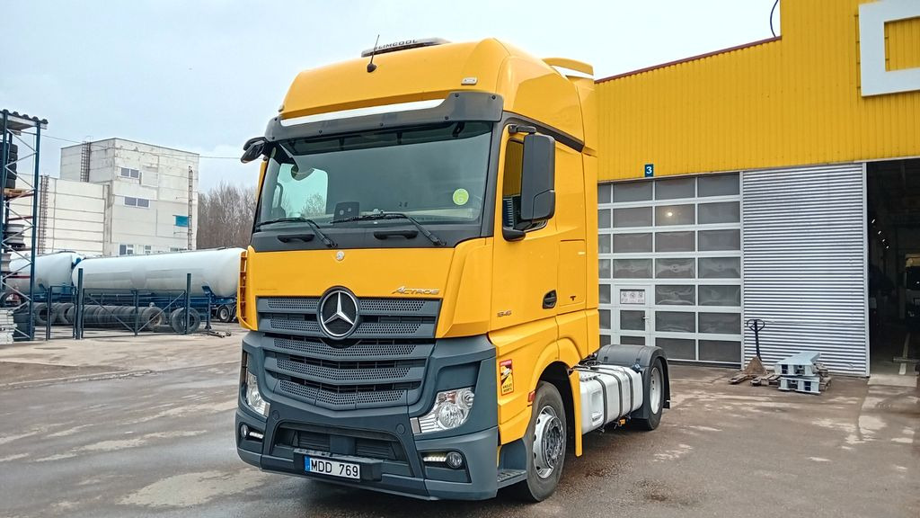 Mercedes-Benz 1845 GIGA space - Dragbil: bild 2 Mercedes-Benz 1845 GIGA space - Dragbil: bild 2