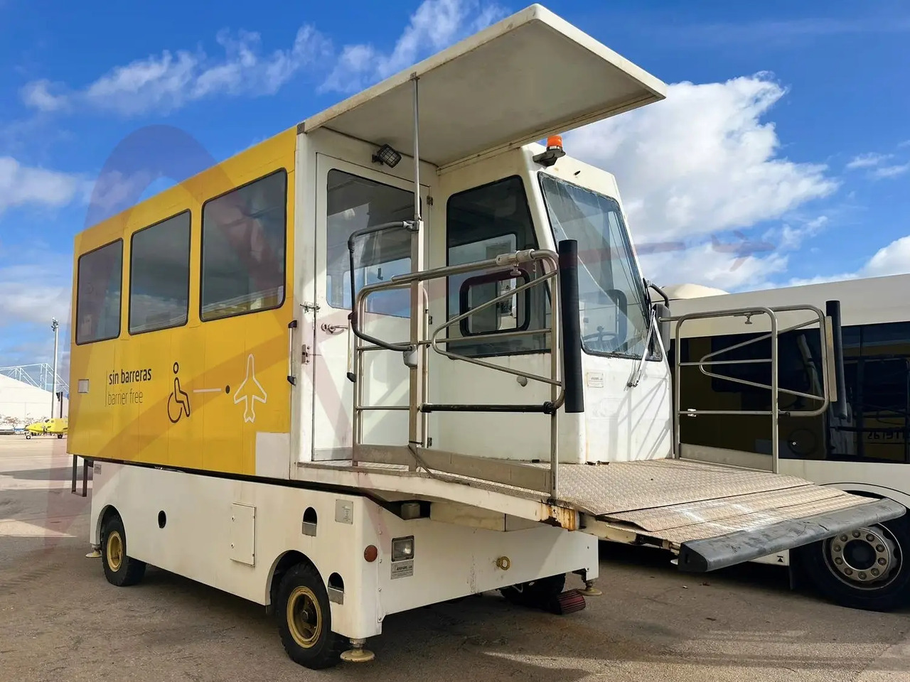 AEROFABRIL 6C-4M-ALT.6 - Ambulift: bild 1 AEROFABRIL 6C-4M-ALT.6 - Ambulift: bild 1