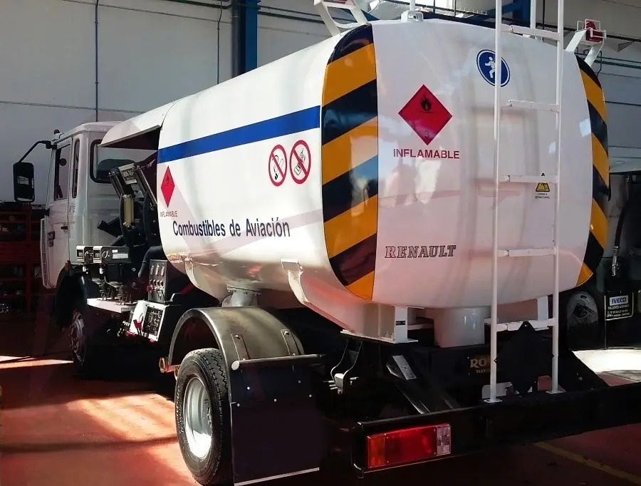 AVGAS B-100 - Tankbil: bild 3 AVGAS B-100 - Tankbil: bild 3