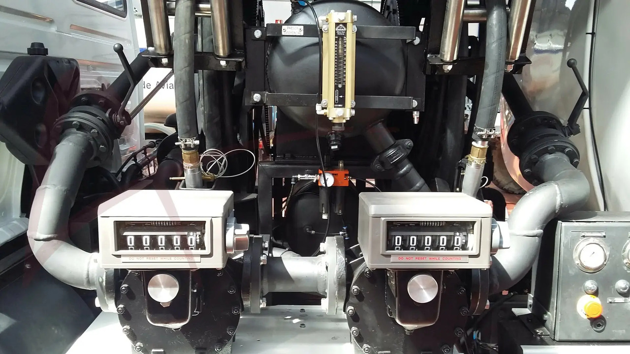 AVGAS B-100 - Tankbil: bild 4 AVGAS B-100 - Tankbil: bild 4