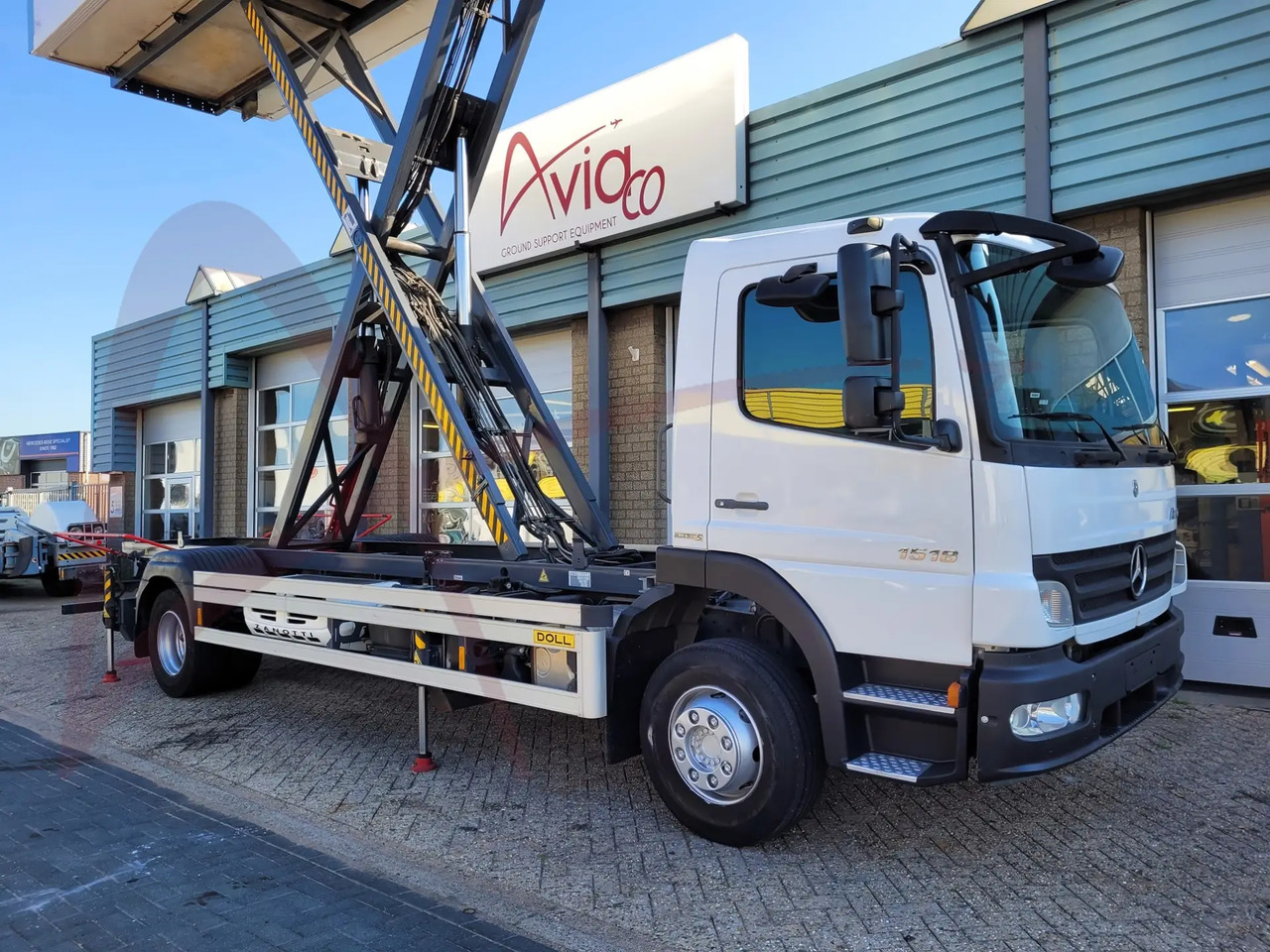 DOLL X-CAT U79.15S045.00 - Cateringbil: bild 3 DOLL X-CAT U79.15S045.00 - Cateringbil: bild 3