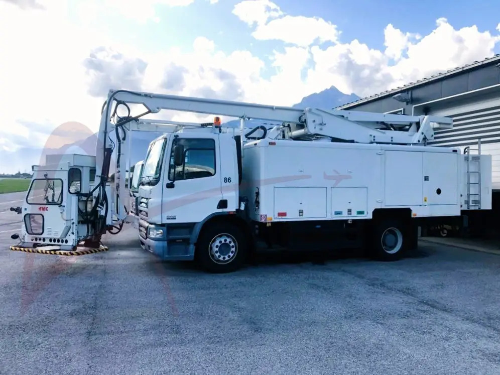 FMC LMD 2000 - Avisningsfordon: bild 2 FMC LMD 2000 - Avisningsfordon: bild 2