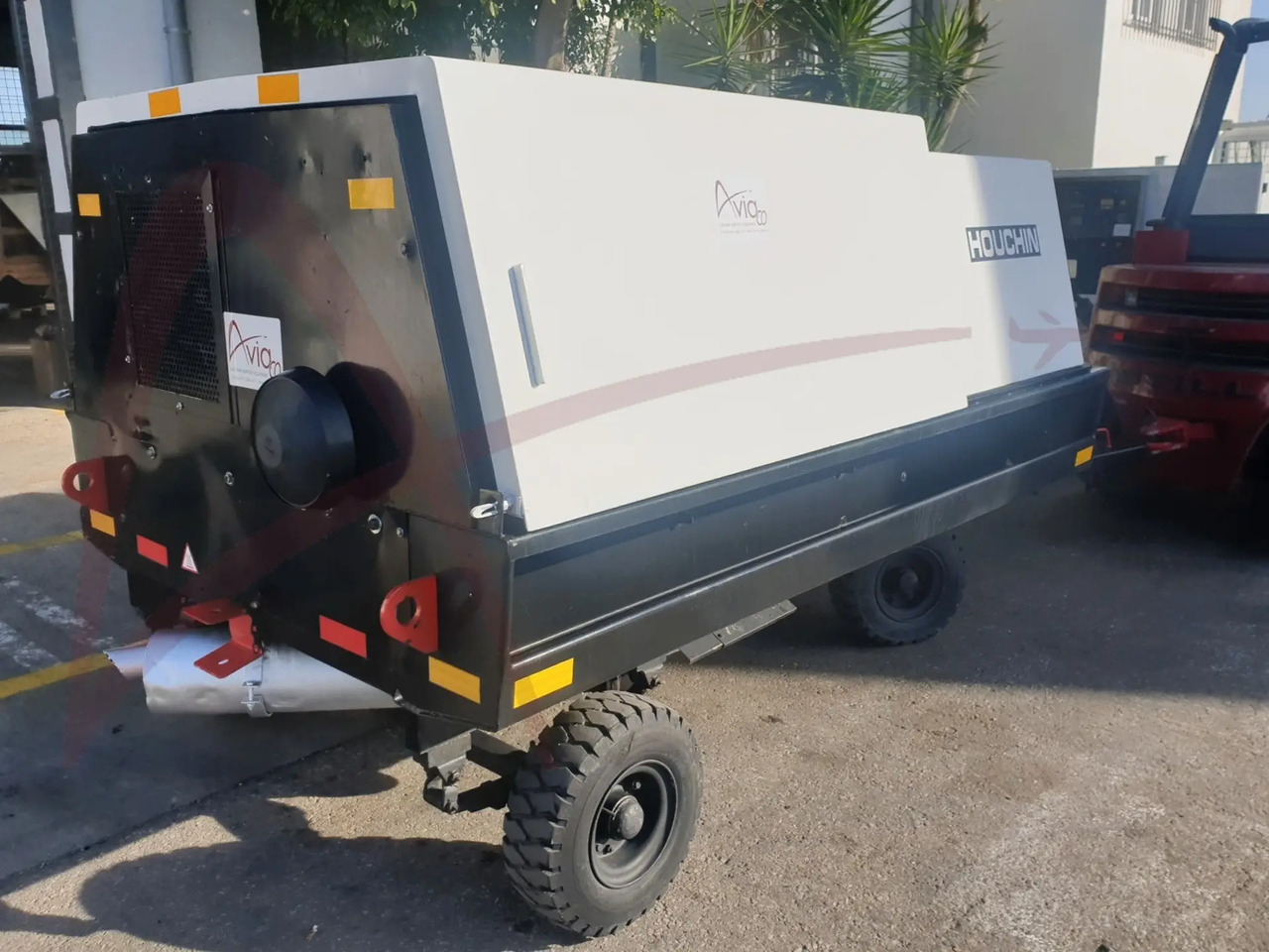 HOUCHIN D690 SV - Markströmsaggregat: bild 1 HOUCHIN D690 SV - Markströmsaggregat: bild 1