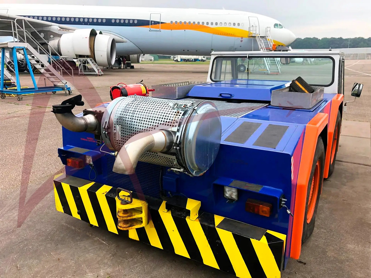 SCHOPF F106 - Pushbacktraktor: bild 2 SCHOPF F106 - Pushbacktraktor: bild 2